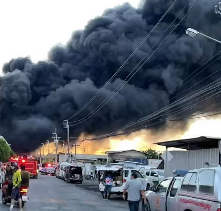 เมื่อไม่กี่ชั่วโมงที่ผ่านมา เกิดเหตุเพลิงไหม้ครั้งใหญ่ใน